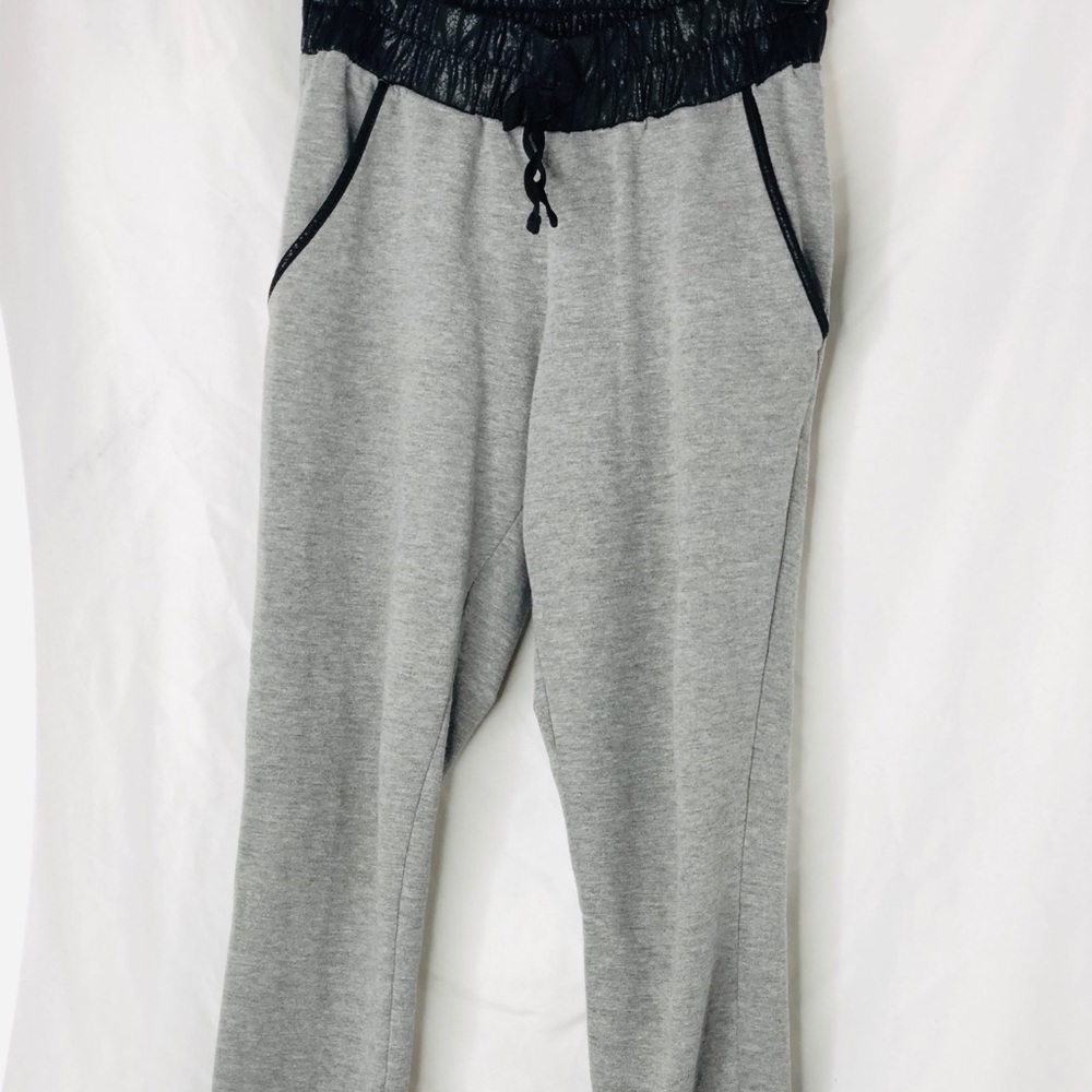 3️⃣ Bundle Girl’s joggers with waist tie